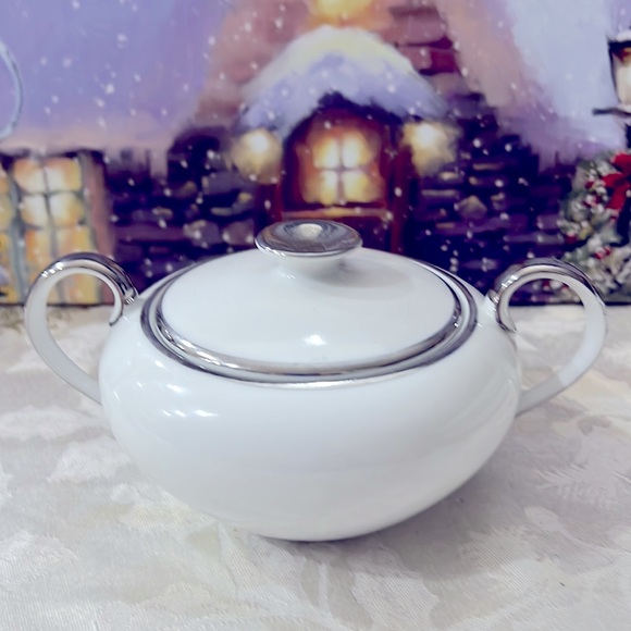 Royal Song Simplicity Sugar Bowl with Lid White Platinum Trim - Picture 2 of 5